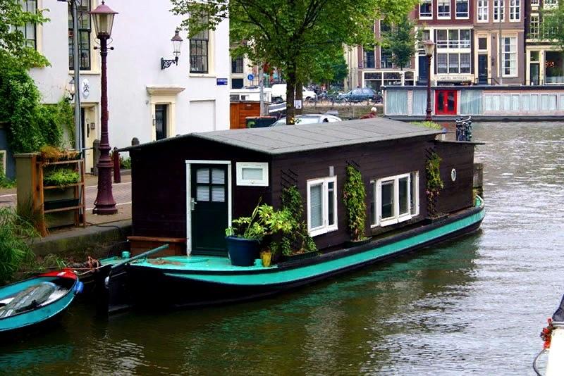 Плавучий дом Houseboat